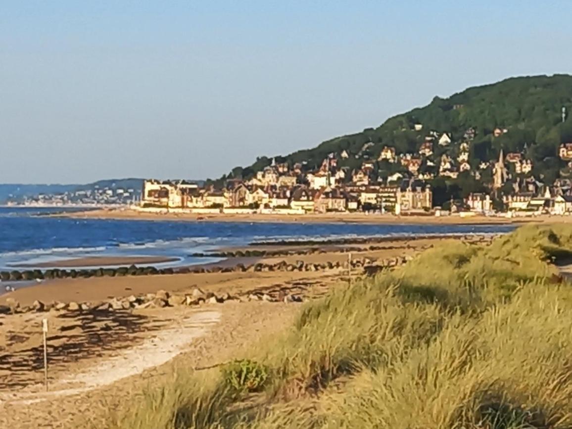 O Douceurs Sucrees Cabourg Acomodação com café da manhã Exterior foto